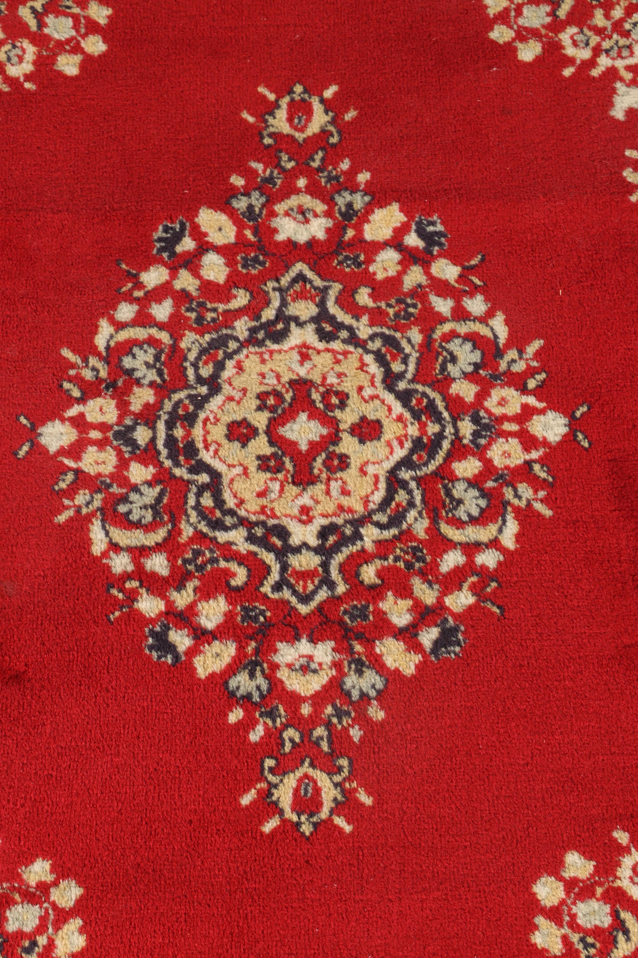 Machine Made Belgian "Mahal" Wool Pile Accent Rug