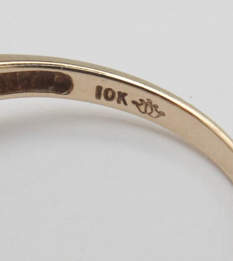 10K Yellow Gold Imitation Gemstone Ring