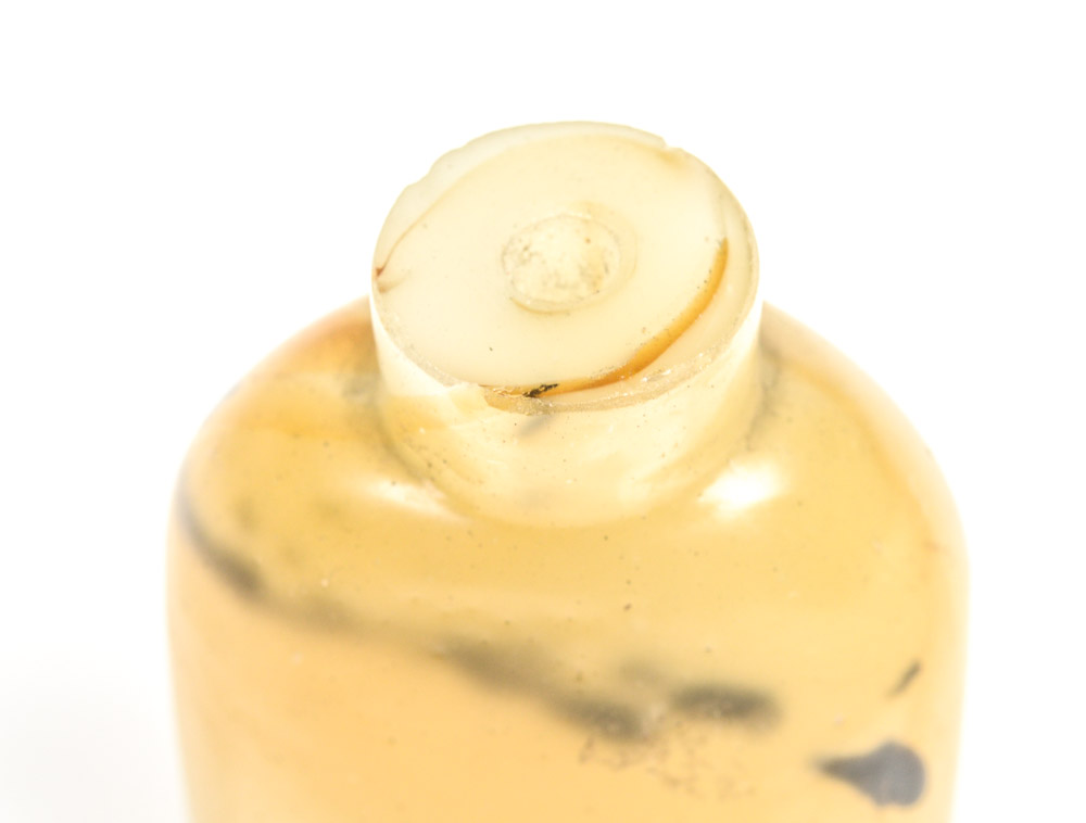 Antique Chinese Agate Snuff Bottle