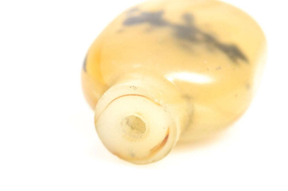 Antique Chinese Agate Snuff Bottle