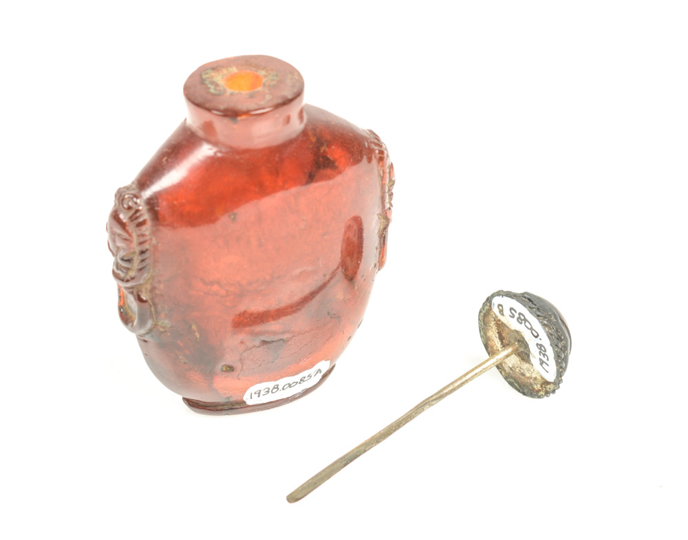 Fine Chinese Red Amber Snuff Bottle