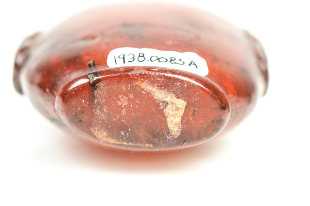 Fine Chinese Red Amber Snuff Bottle