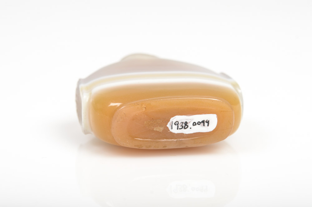 Chinese Carved Agate Snuff Bottle