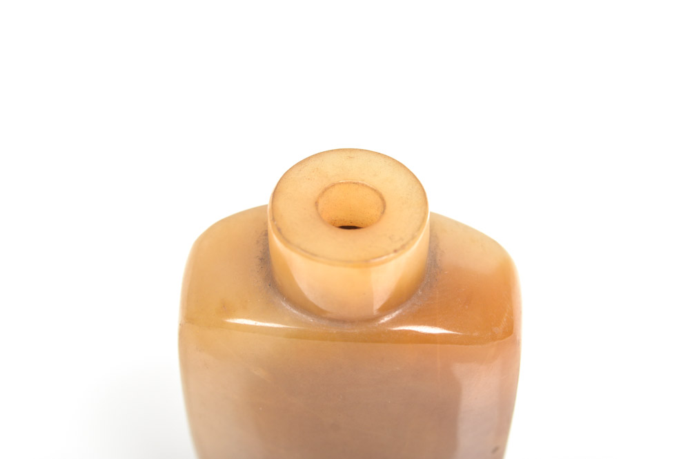 Antique Chinese Agate Snuff Bottle