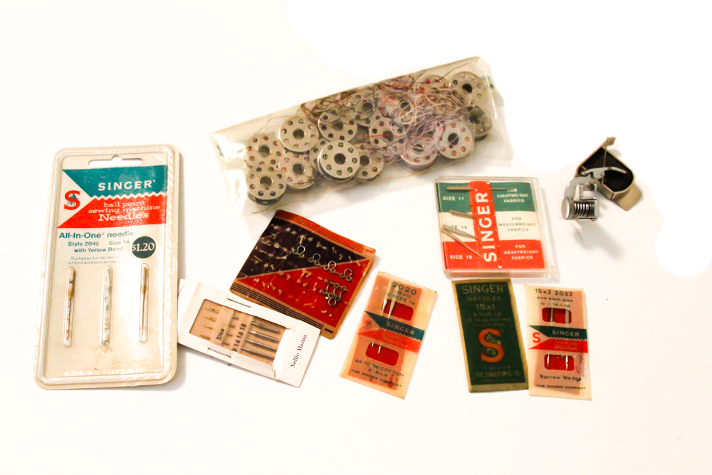 Vintage Featherweight Singer Sewing Machine