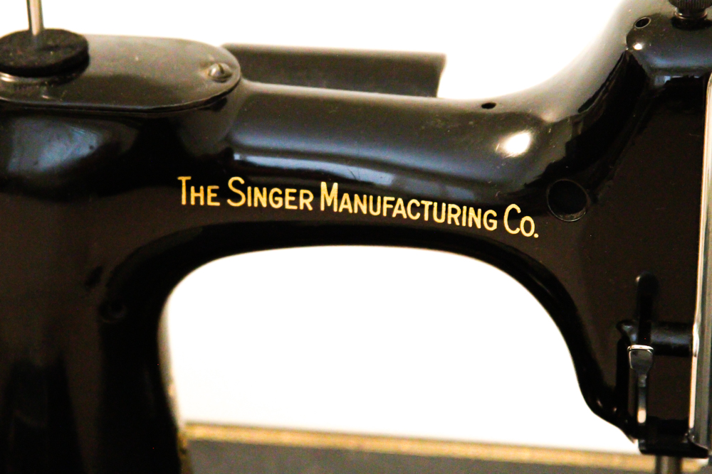 Vintage Featherweight Singer Sewing Machine