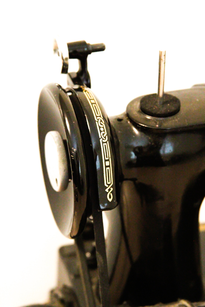 Vintage Featherweight Singer Sewing Machine