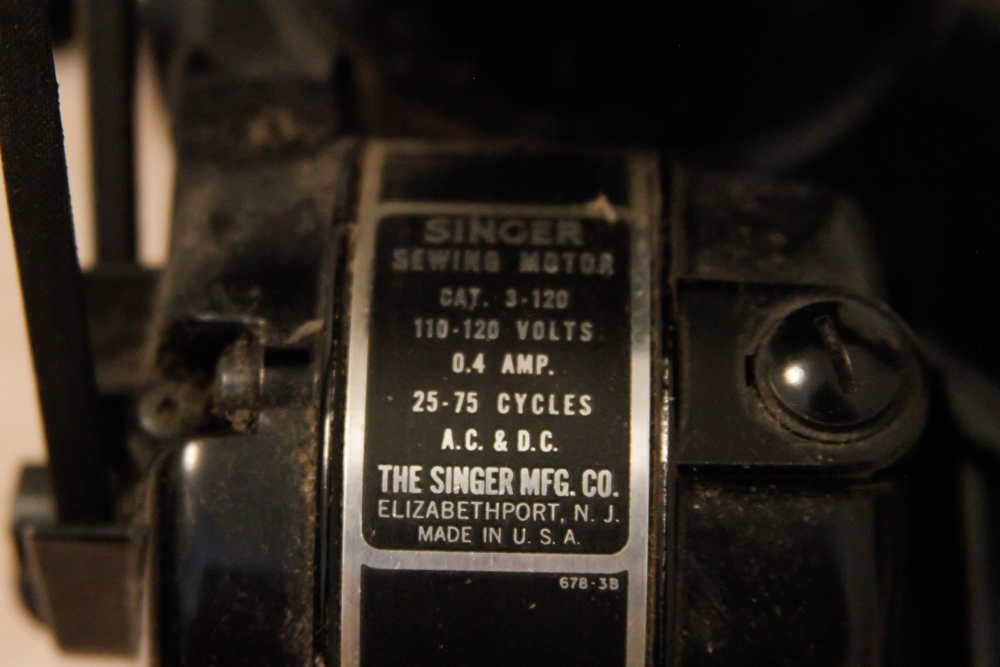 Vintage Featherweight Singer Sewing Machine