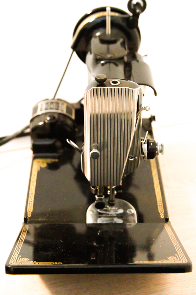 Vintage Featherweight Singer Sewing Machine