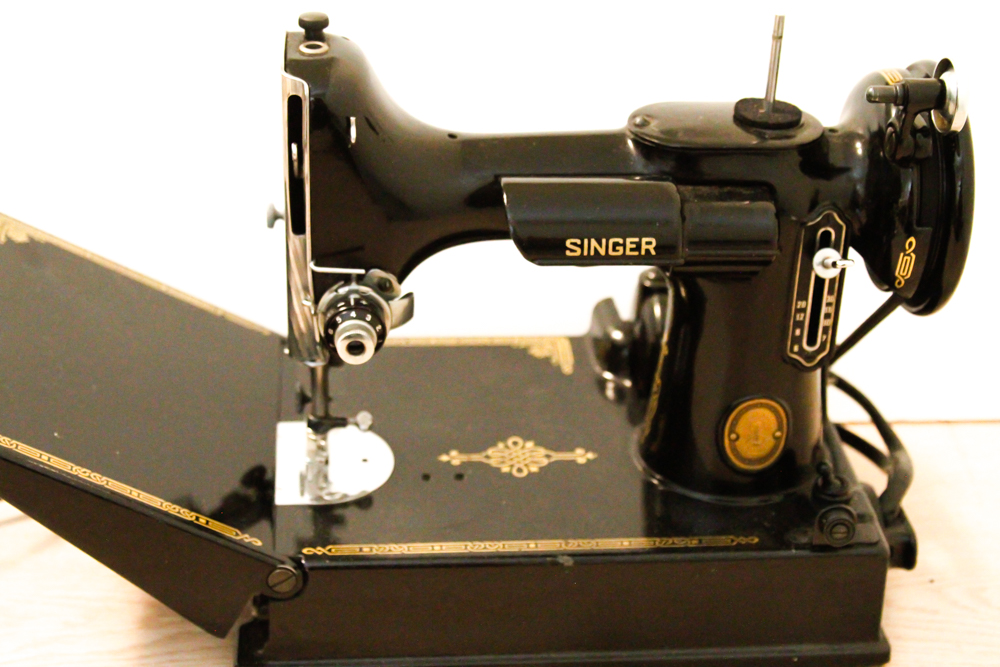 Vintage Featherweight Singer Sewing Machine