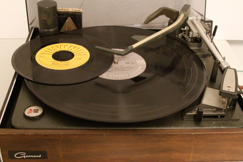 Vintage Garrard 60 Mk II Auto Turntable and Johnny Cash Single
