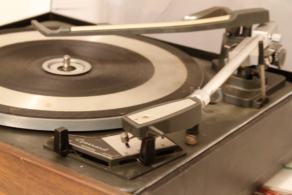 Vintage Garrard 60 Mk II Auto Turntable and Johnny Cash Single