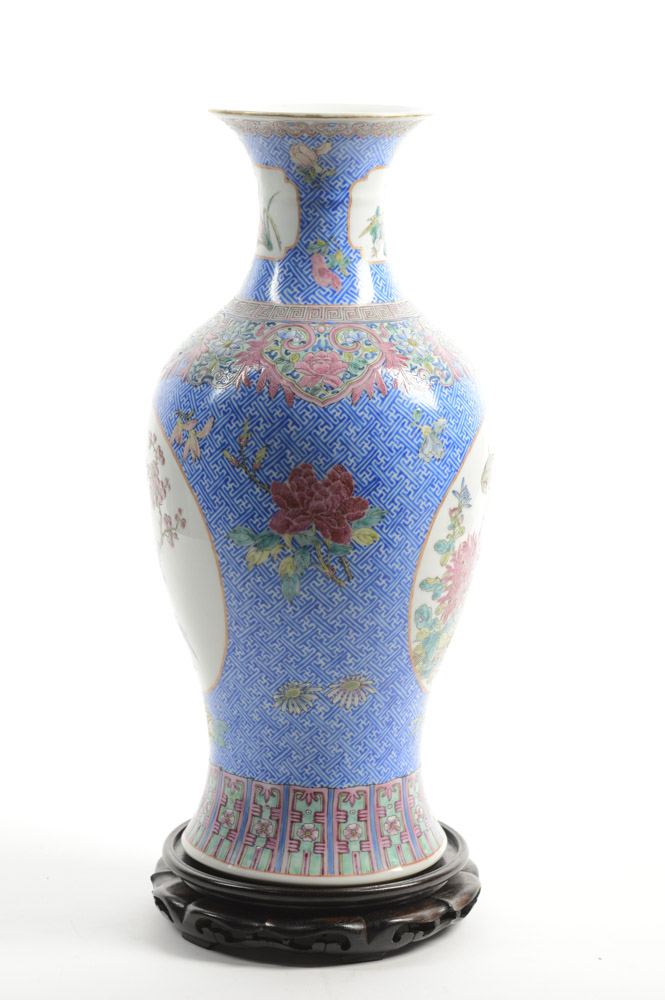Exceptional Chinese Porcelain Vase