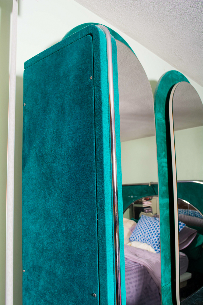 Vintage Green Suede Vanity With Lights