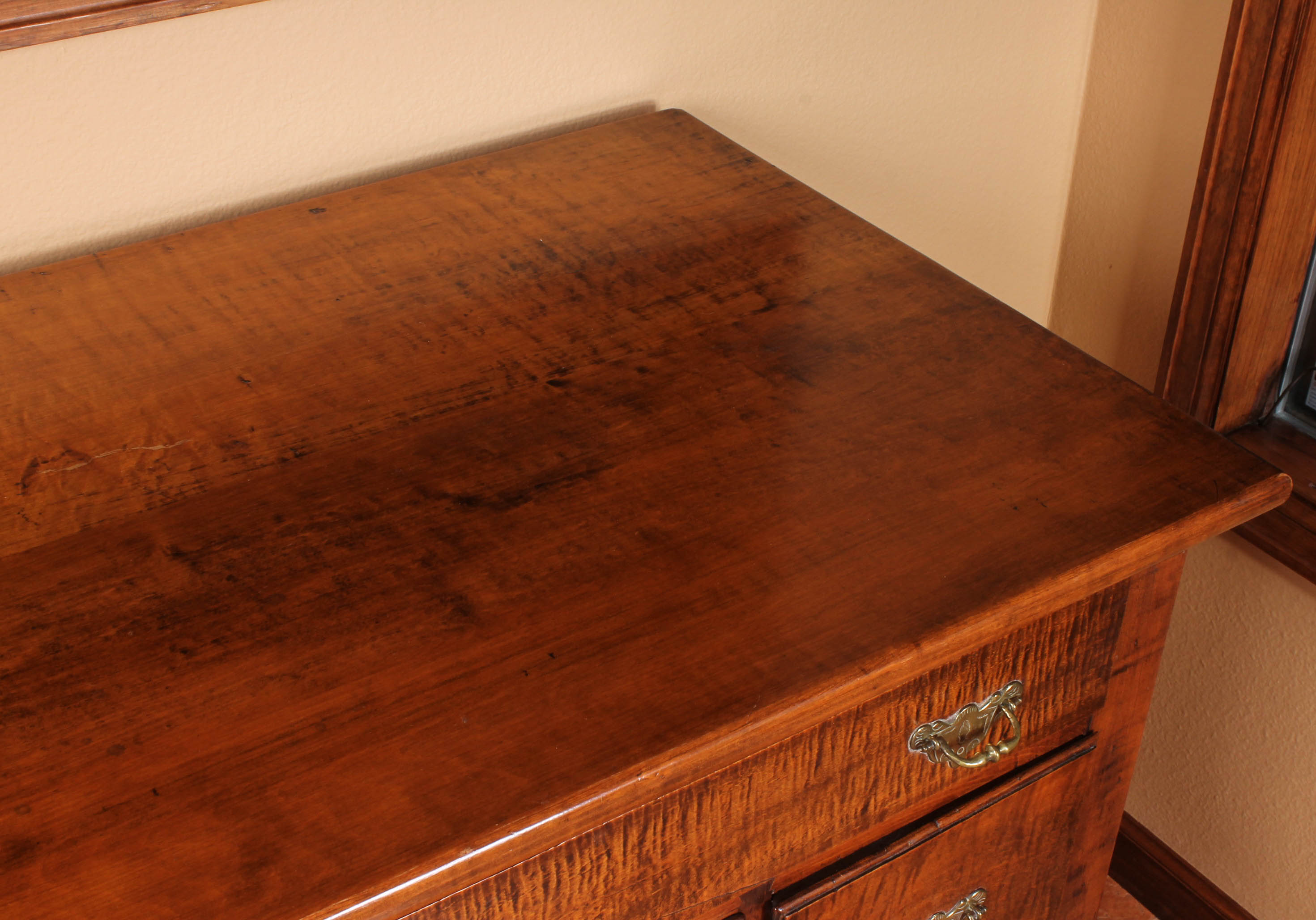 Antique Queen Anne Style Dressing Table in Tiger Maple