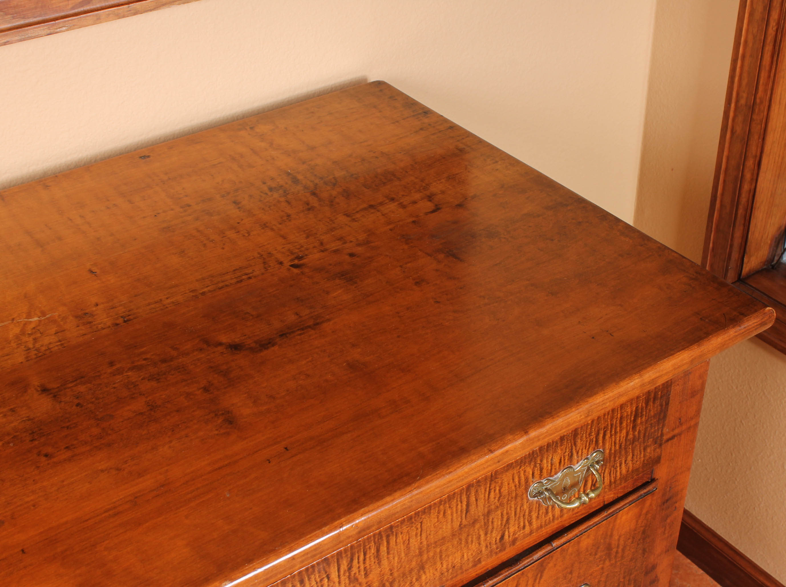 Antique Queen Anne Style Dressing Table in Tiger Maple