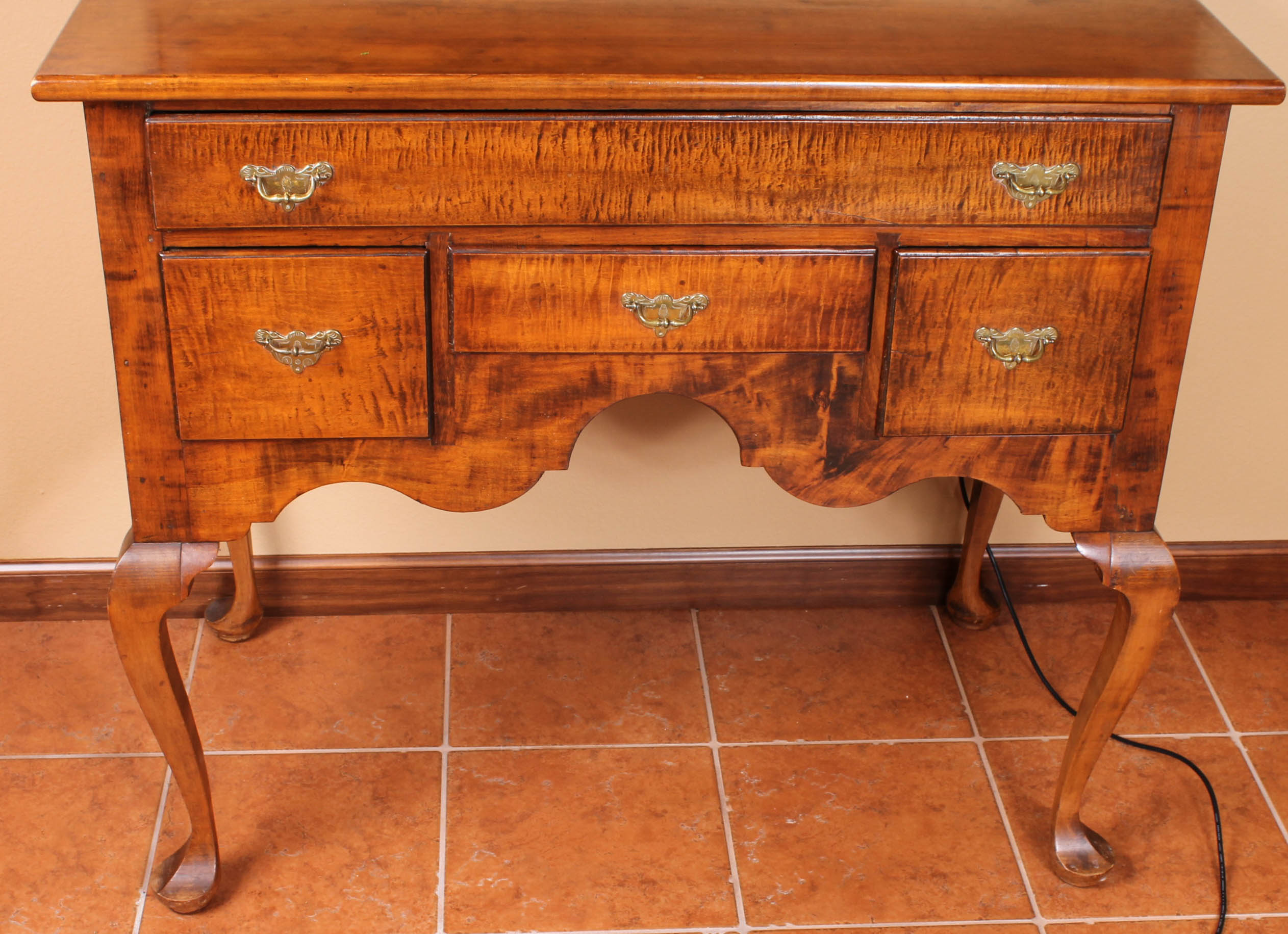 Antique Queen Anne Style Dressing Table in Tiger Maple