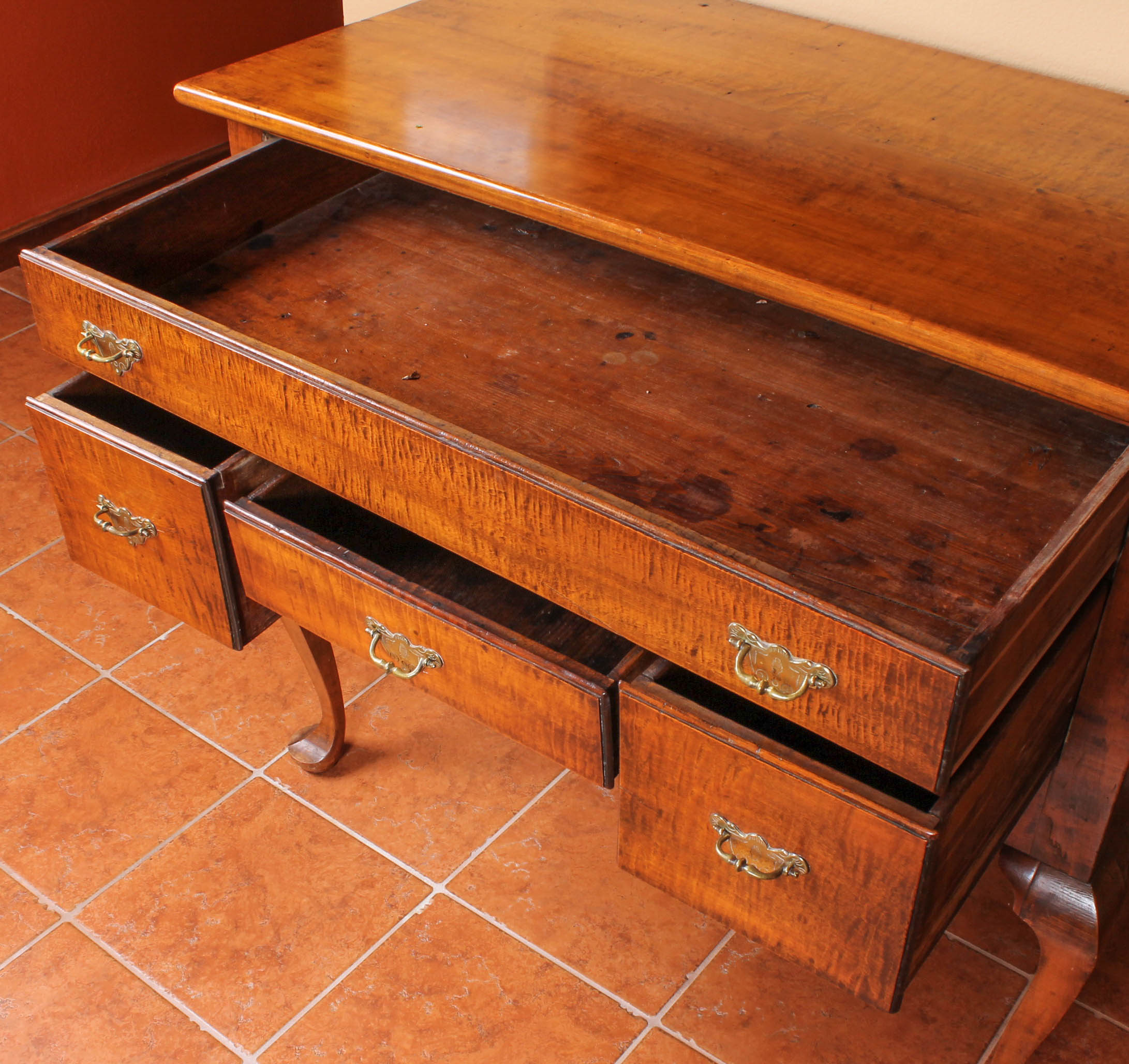 Antique Queen Anne Style Dressing Table in Tiger Maple