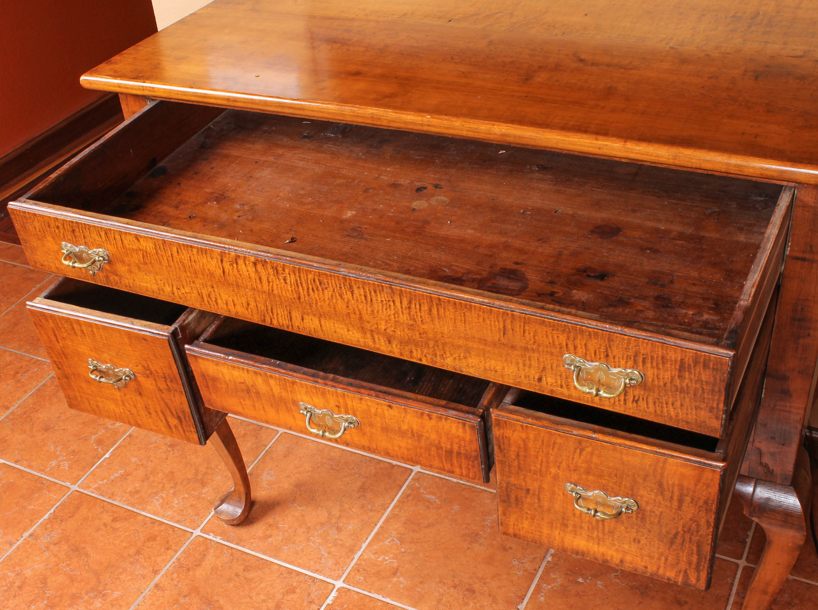 Antique Queen Anne Style Dressing Table in Tiger Maple