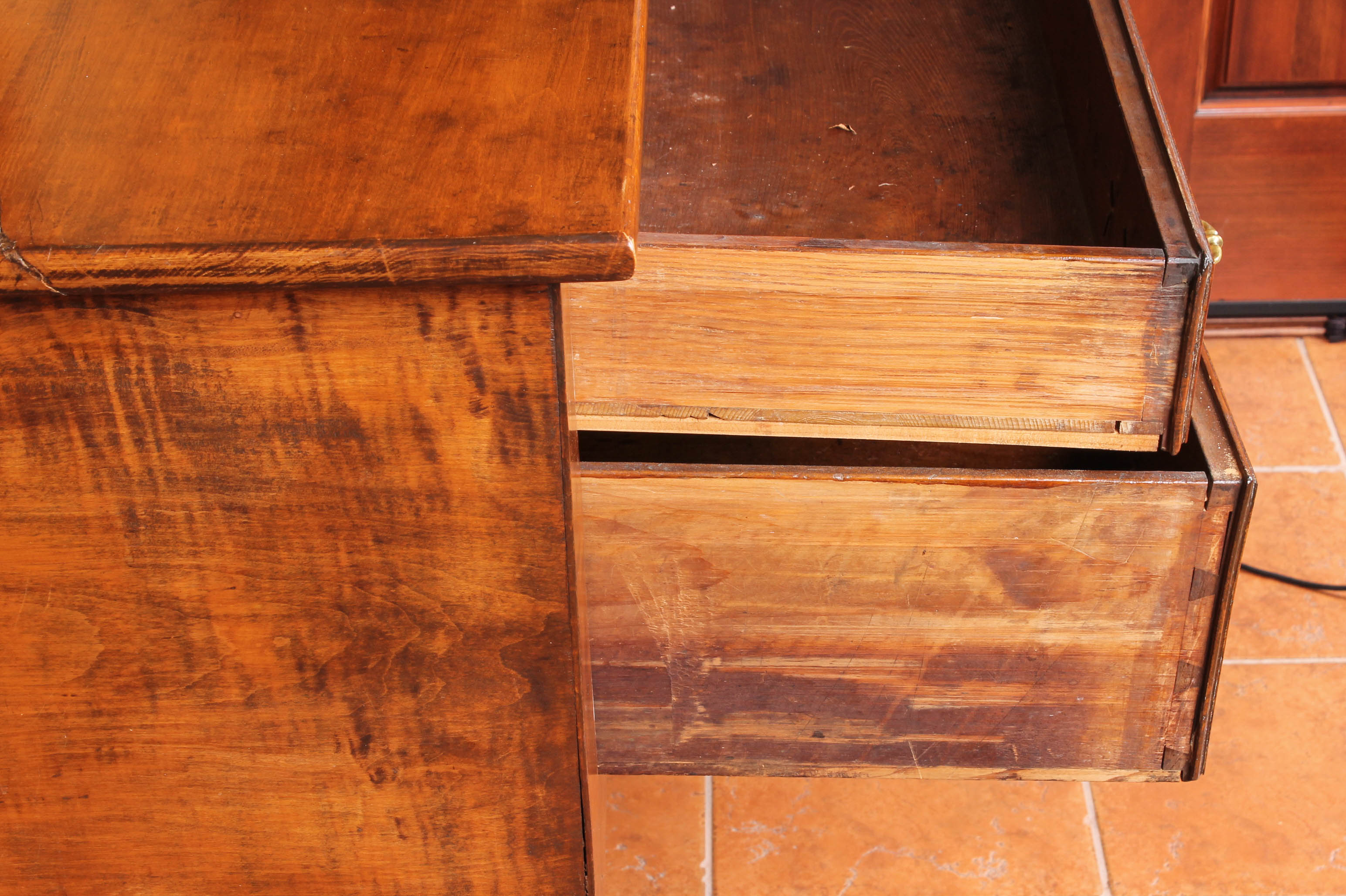 Antique Queen Anne Style Dressing Table in Tiger Maple