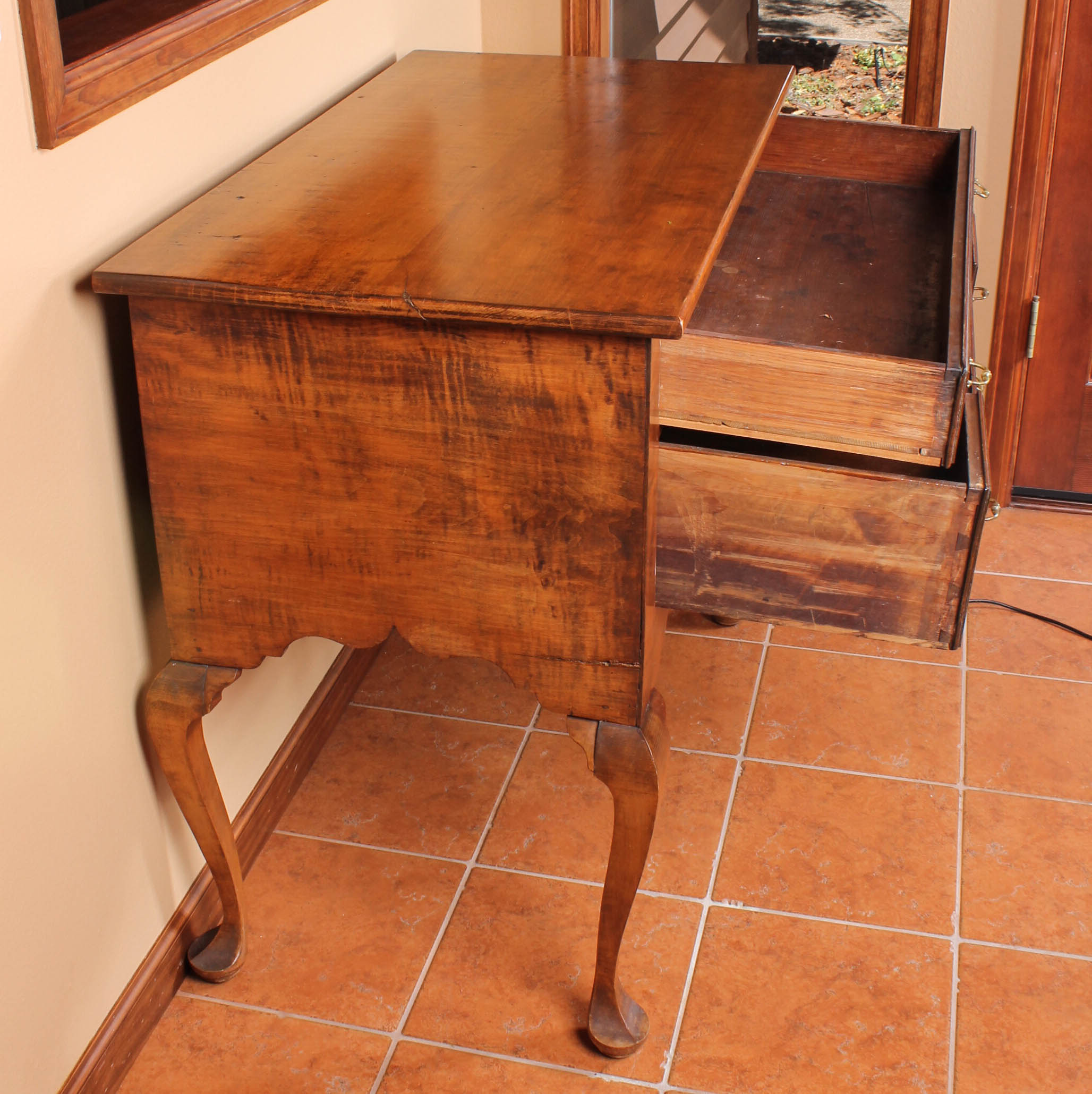 Antique Queen Anne Style Dressing Table in Tiger Maple