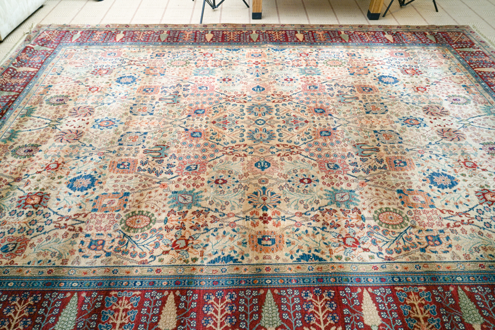 Machine Made Woven Karastan "Persian Vase" Area Rug