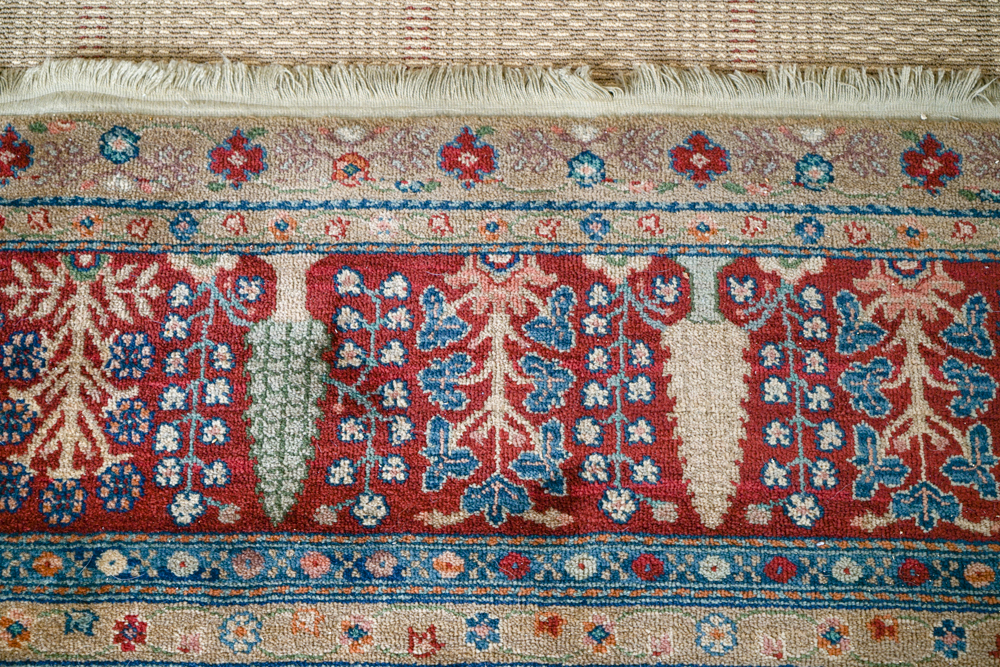 Machine Made Woven Karastan "Persian Vase" Area Rug