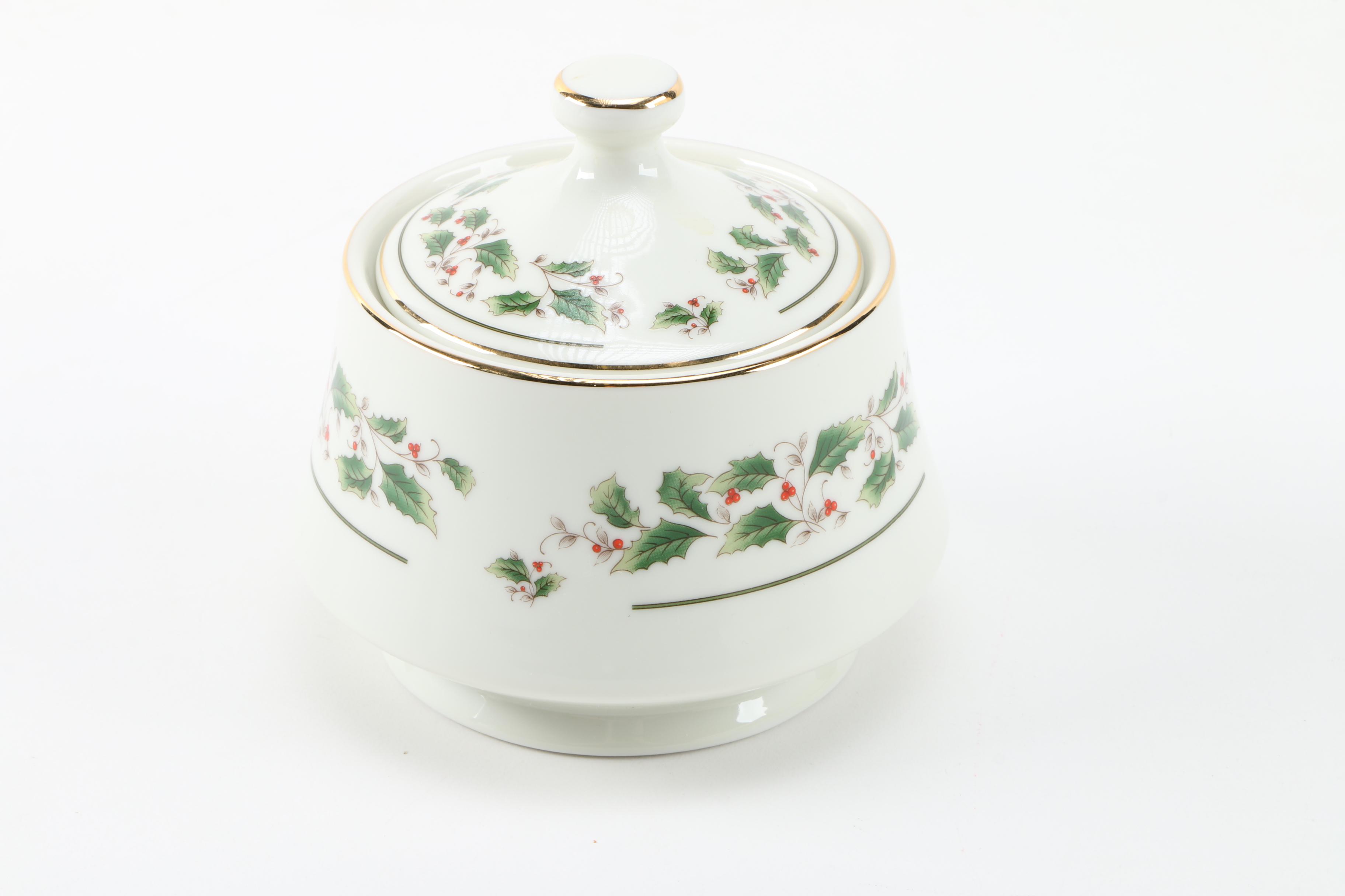 Earthenware Holly Berry Serving Assortment