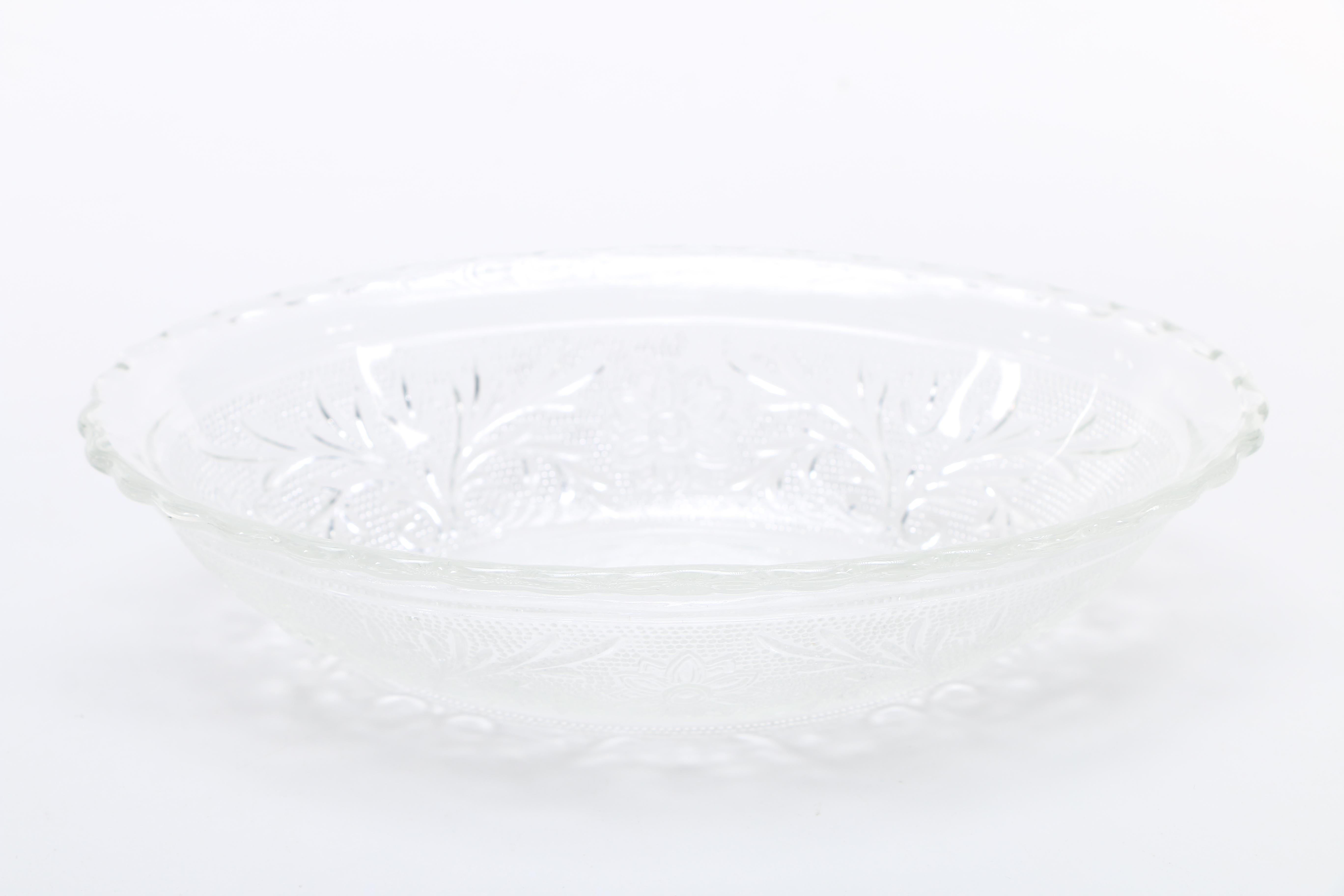 Elaborate Colorless Glass Tableware Assortment