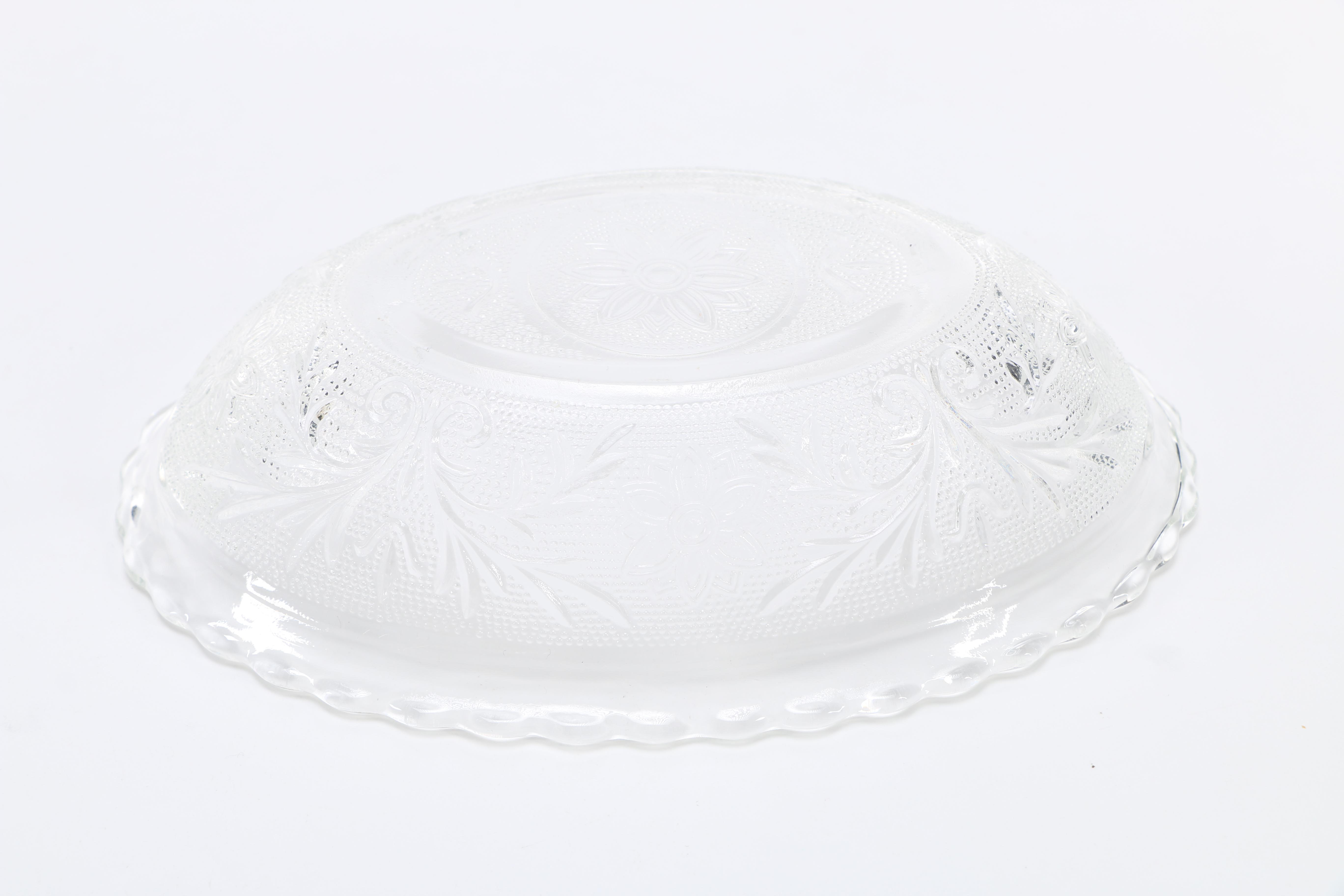 Elaborate Colorless Glass Tableware Assortment