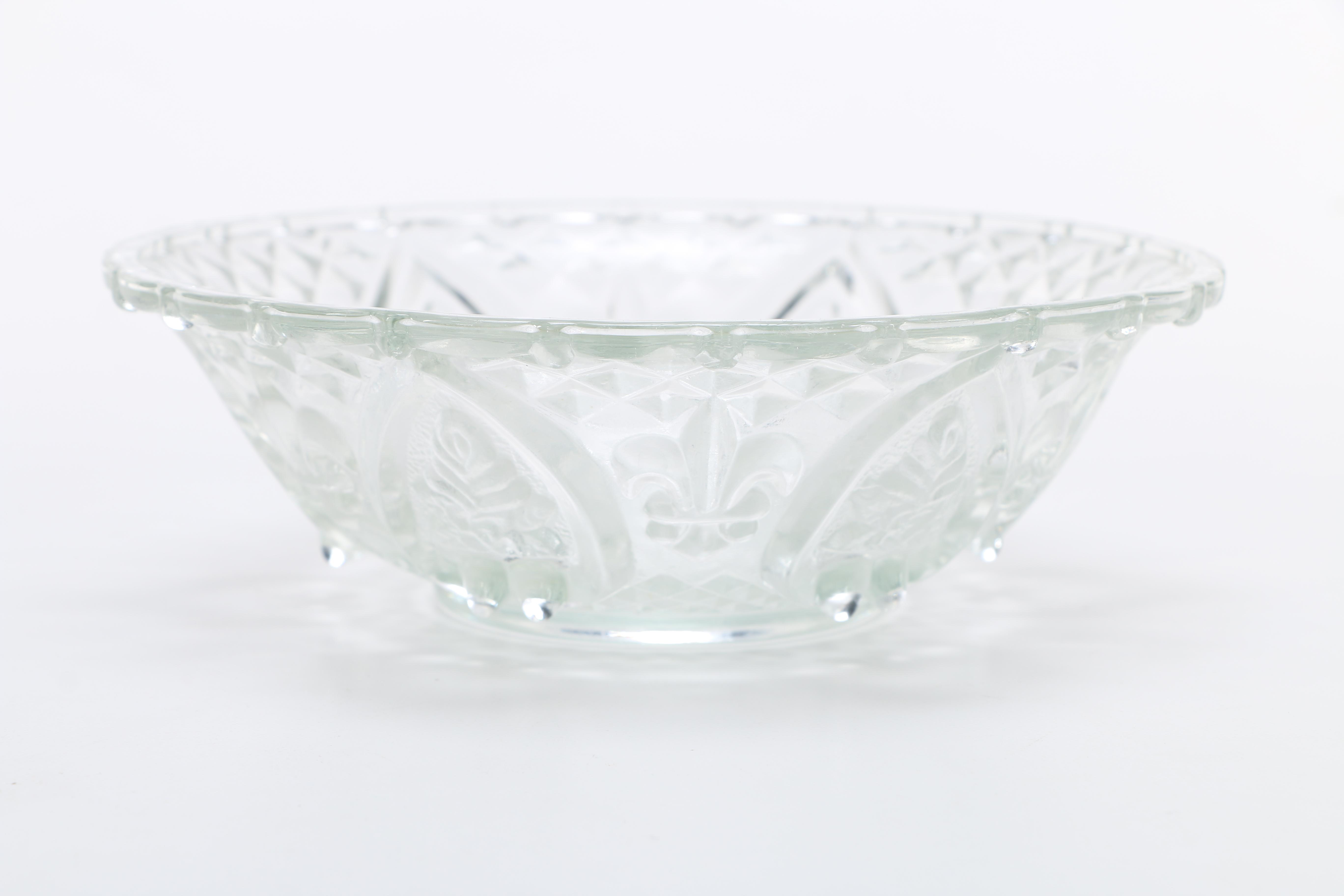 Elaborate Colorless Glass Tableware Assortment