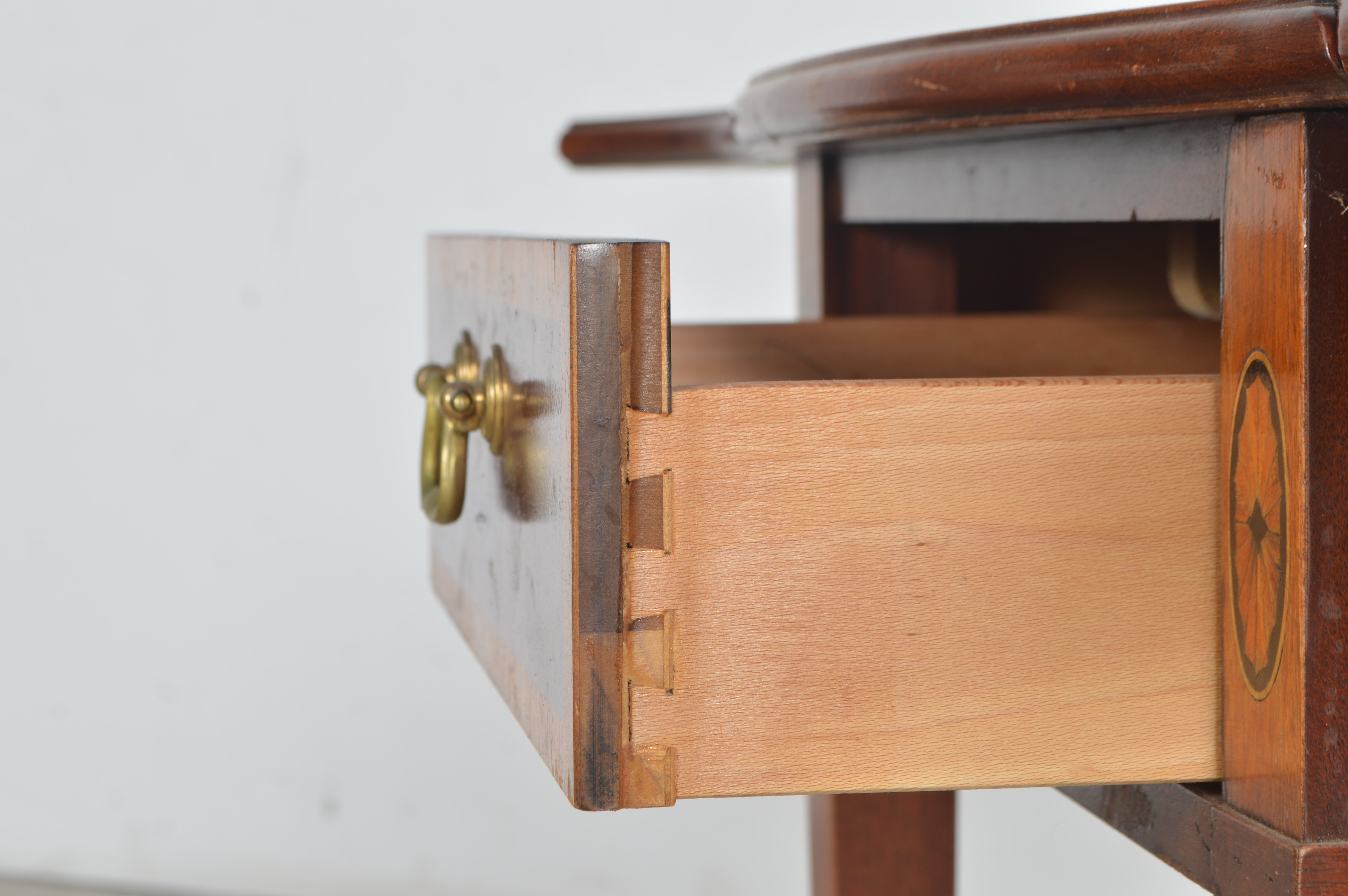 Thomasville Hepplewhite-Style Side Table