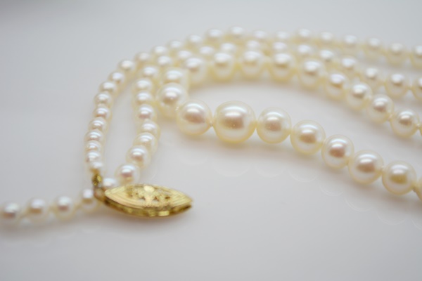 14K Yellow Gold Clasp Graduated Cultured Pearl Necklace