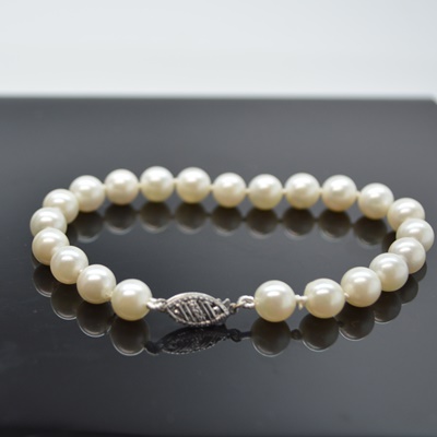 10K White Gold Clasp Akoya Cultured Pearl Bracelet