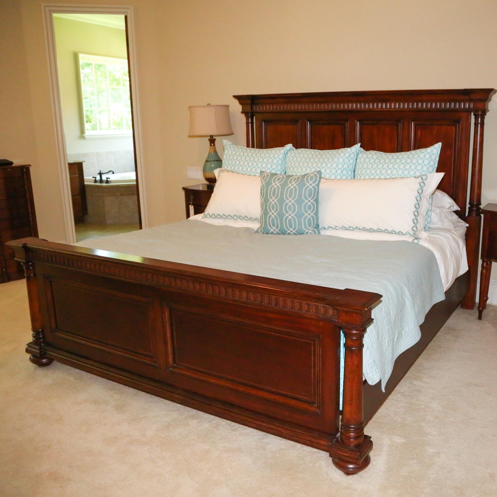 Thomasville "Federicksburg" King Size Panel Bed Frame with Linens