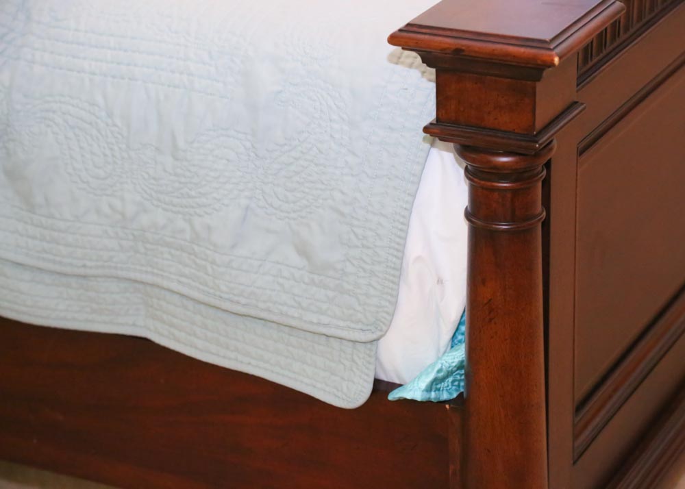 Thomasville "Federicksburg" King Size Panel Bed Frame with Linens