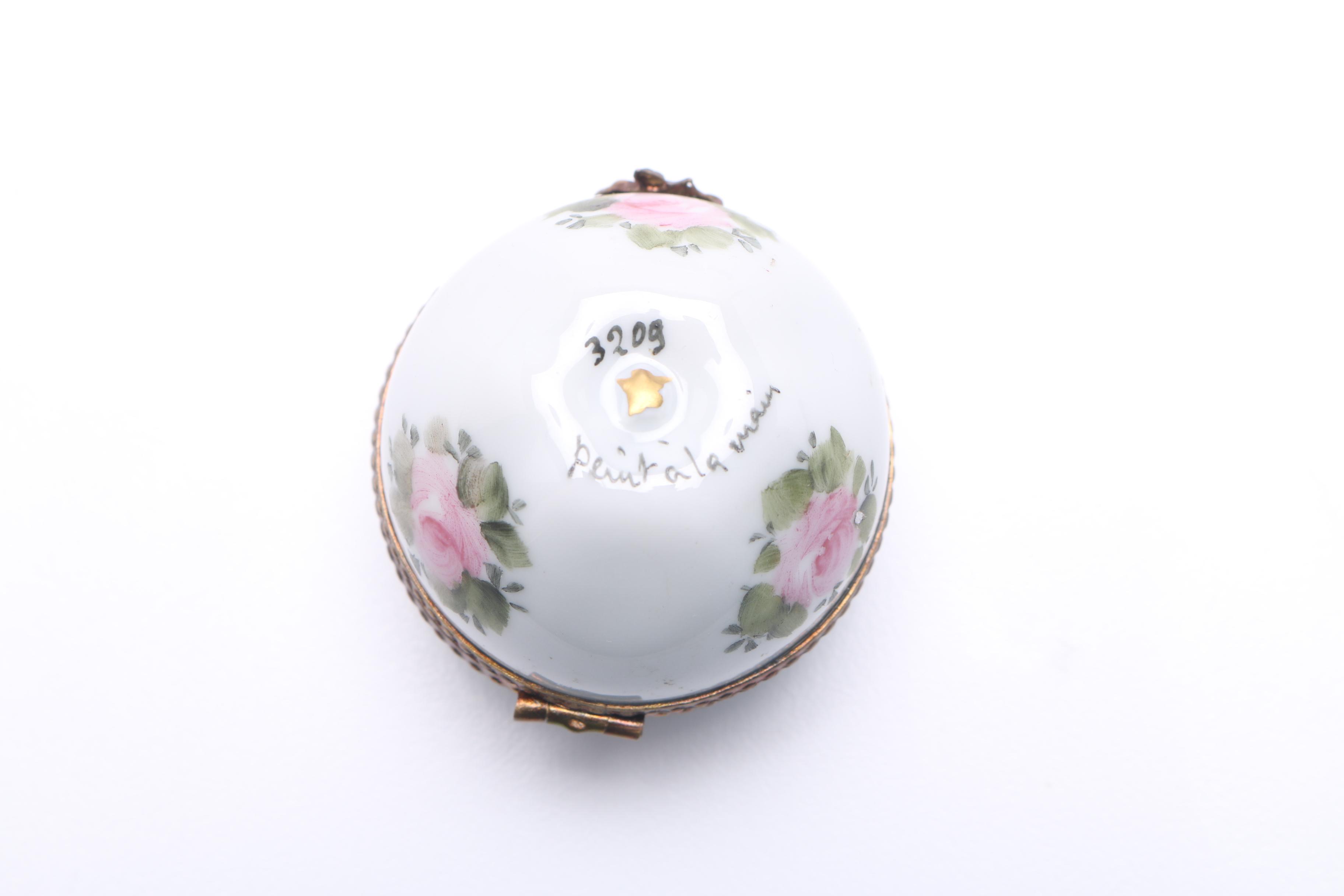 Alabaster Egg and Ceramic Décor