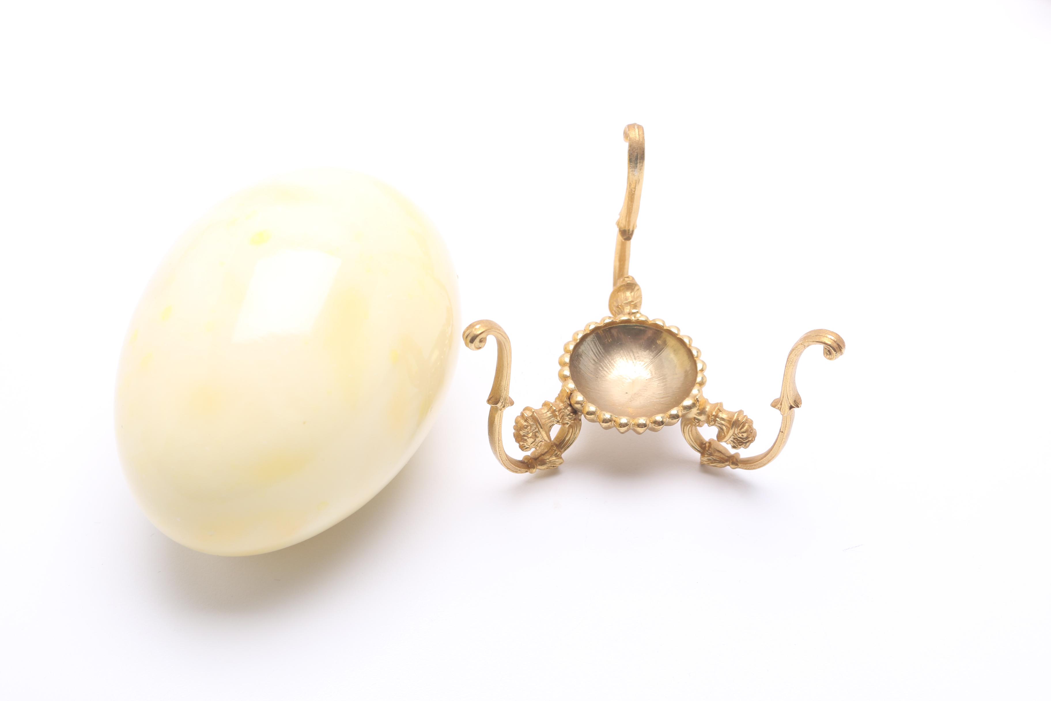 Alabaster Egg and Ceramic Décor