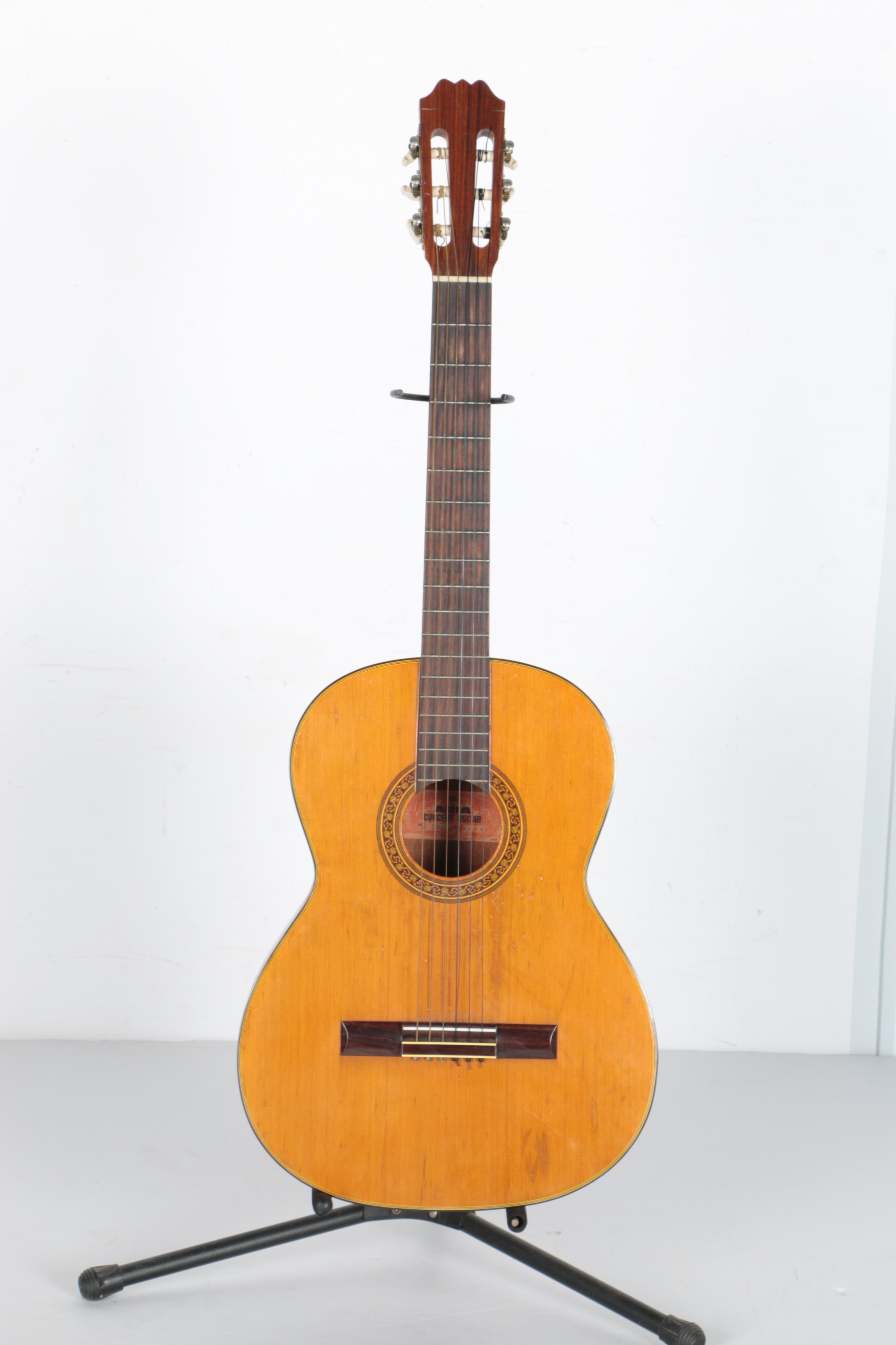 Aria Concert Classical Style Guitar and Case