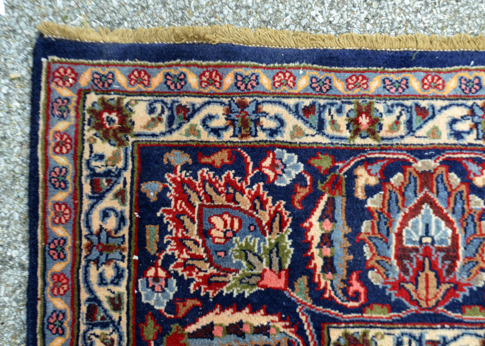 Early 20th Century Hand-Knotted Persian Isfahan Area Rug