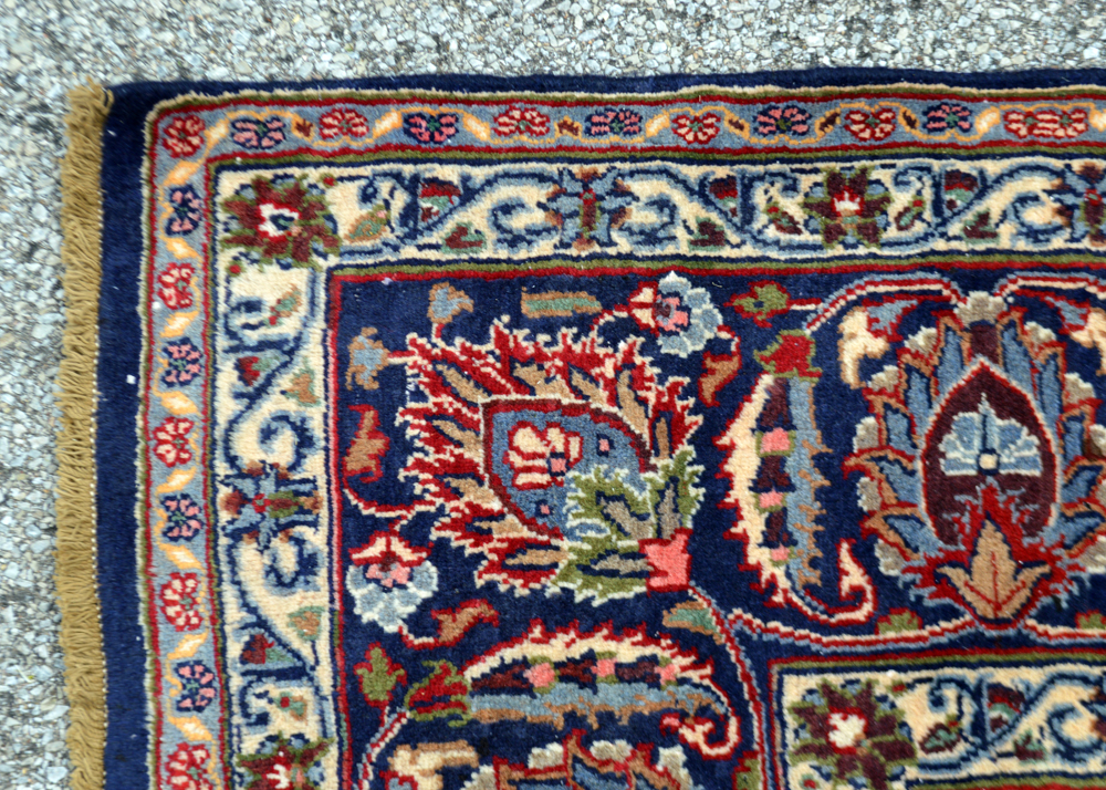 Early 20th Century Hand-Knotted Persian Isfahan Area Rug