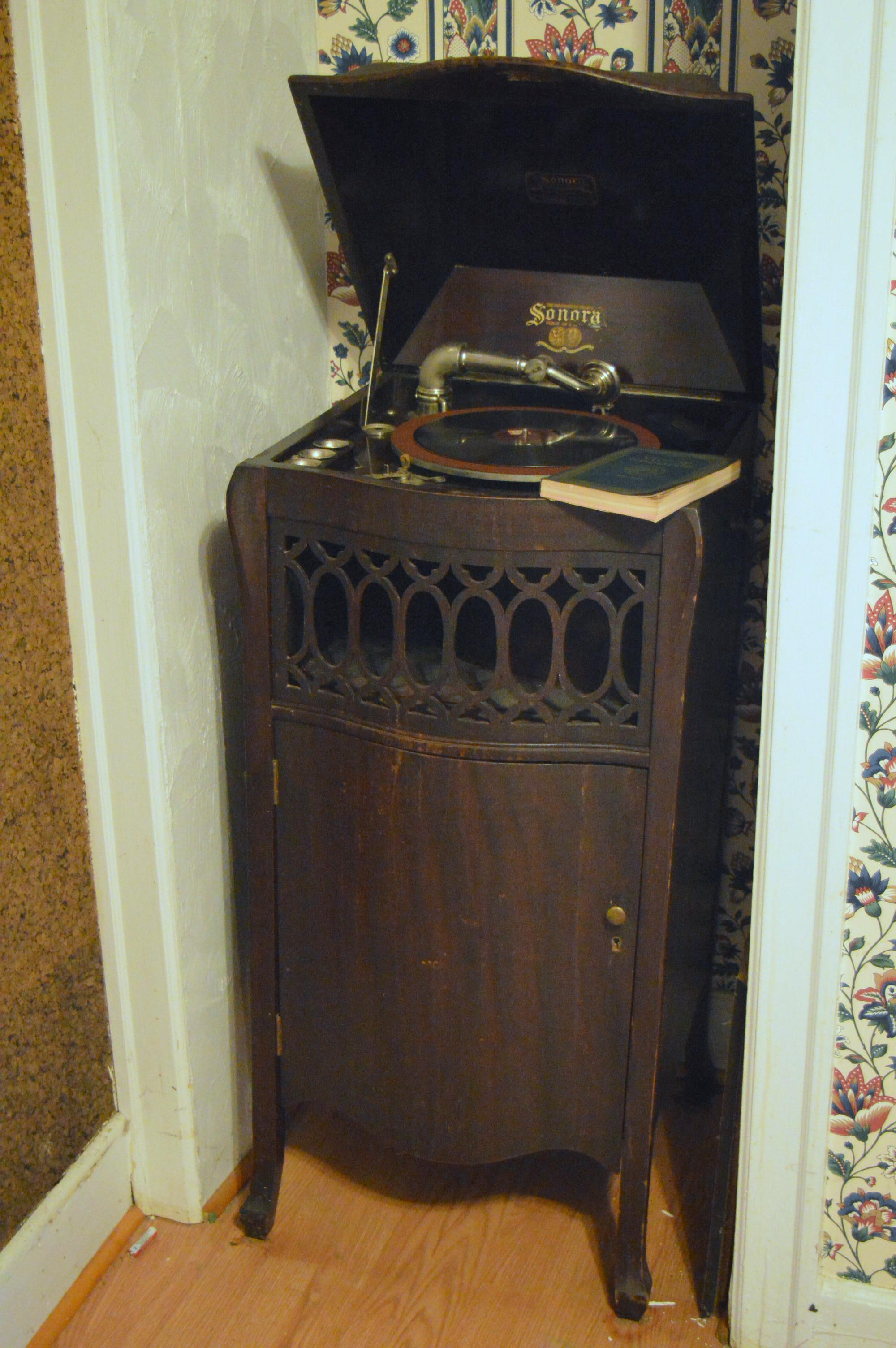 Antique Sonora Phonograph and Records