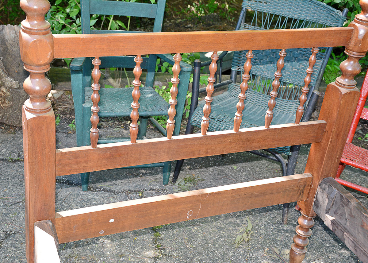 Vintage Twin Bed With Bobbin Turnings