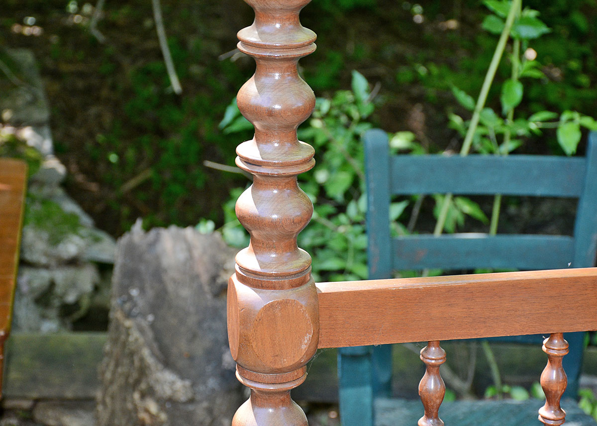 Vintage Twin Bed With Bobbin Turnings