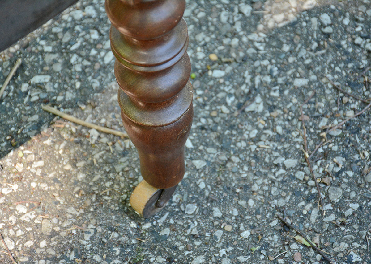 Vintage Twin Bed With Bobbin Turnings