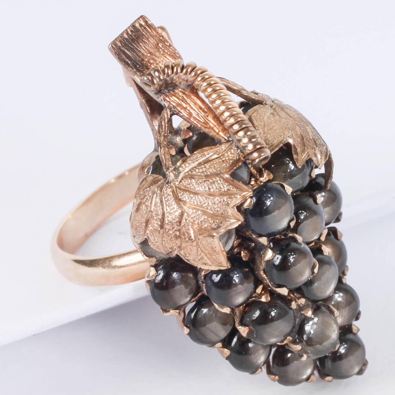 18K Yellow Gold and Star Sapphire Grape Cluster Ring | EBTH