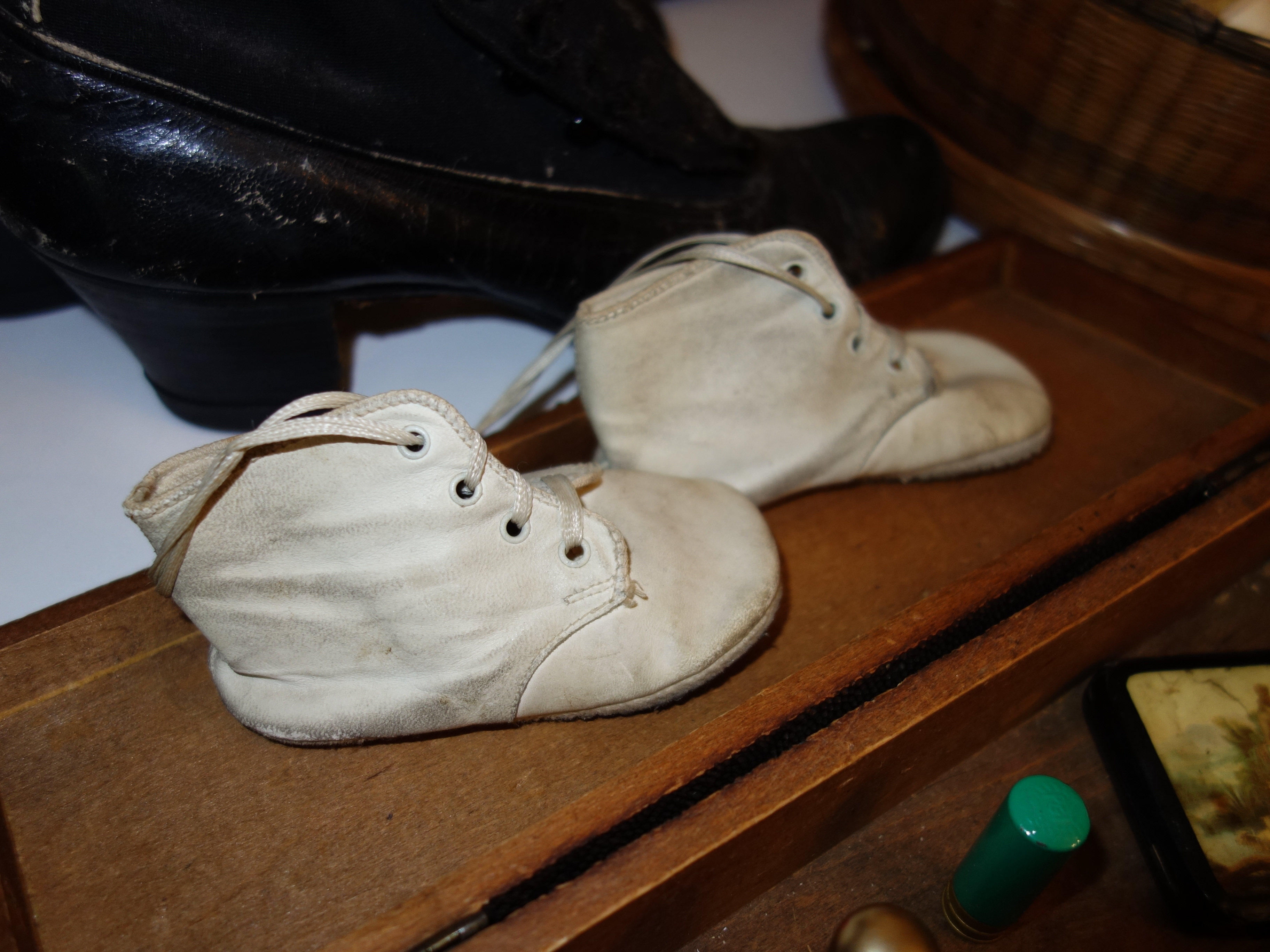 Lady's Collectibles, Quarter Sawn Mirror and More