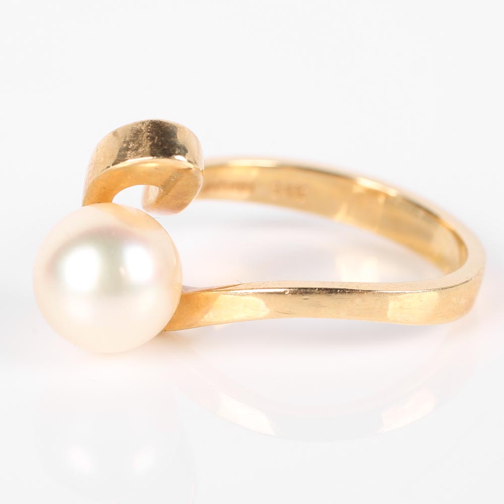 14K Yellow Gold and Cultured Pearl Ring by Mayor's