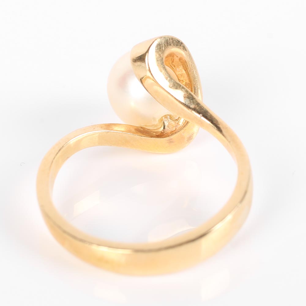 14K Yellow Gold and Cultured Pearl Ring by Mayor's
