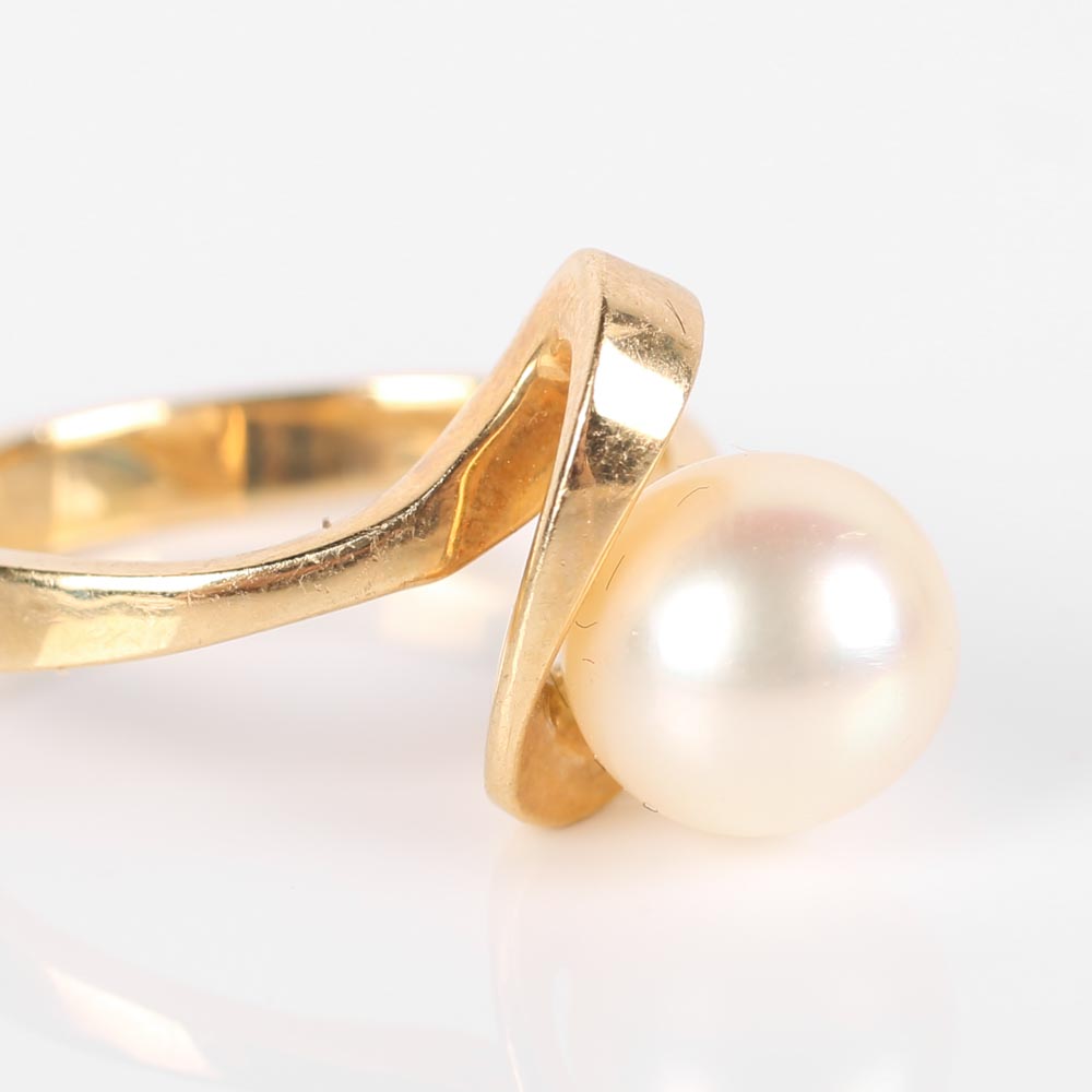 14K Yellow Gold and Cultured Pearl Ring by Mayor's